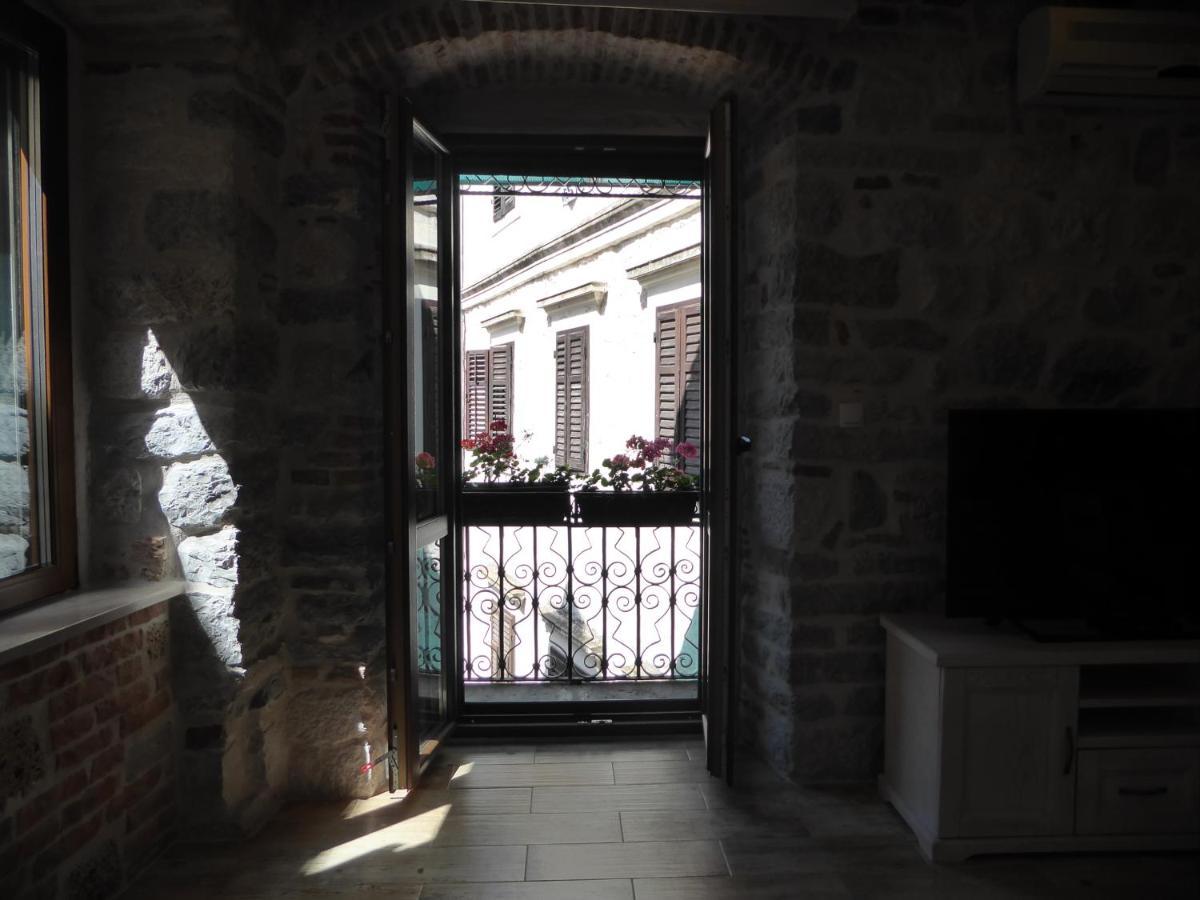 Apartaments Charlie Chaplin Kotor Exterior foto