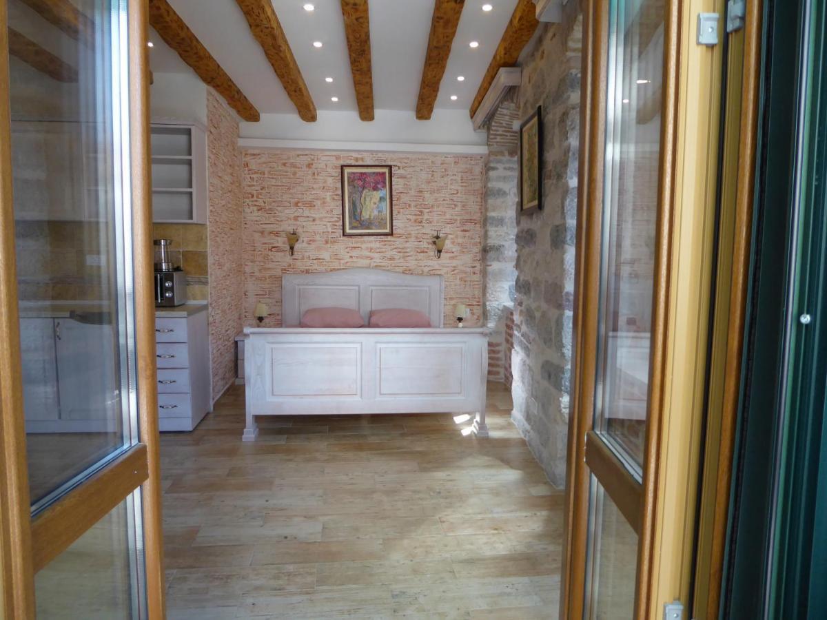 Apartaments Charlie Chaplin Kotor Exterior foto